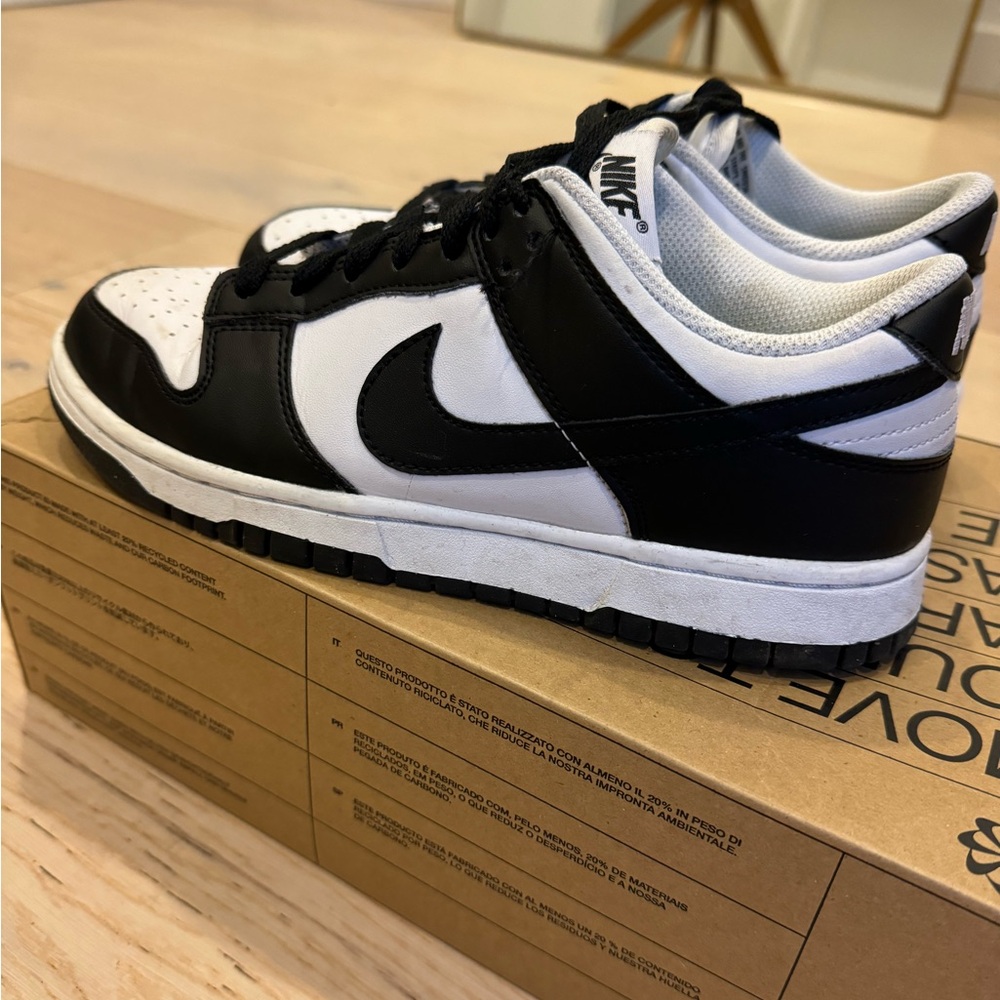 Nike Dunk Sneakers (7.5)